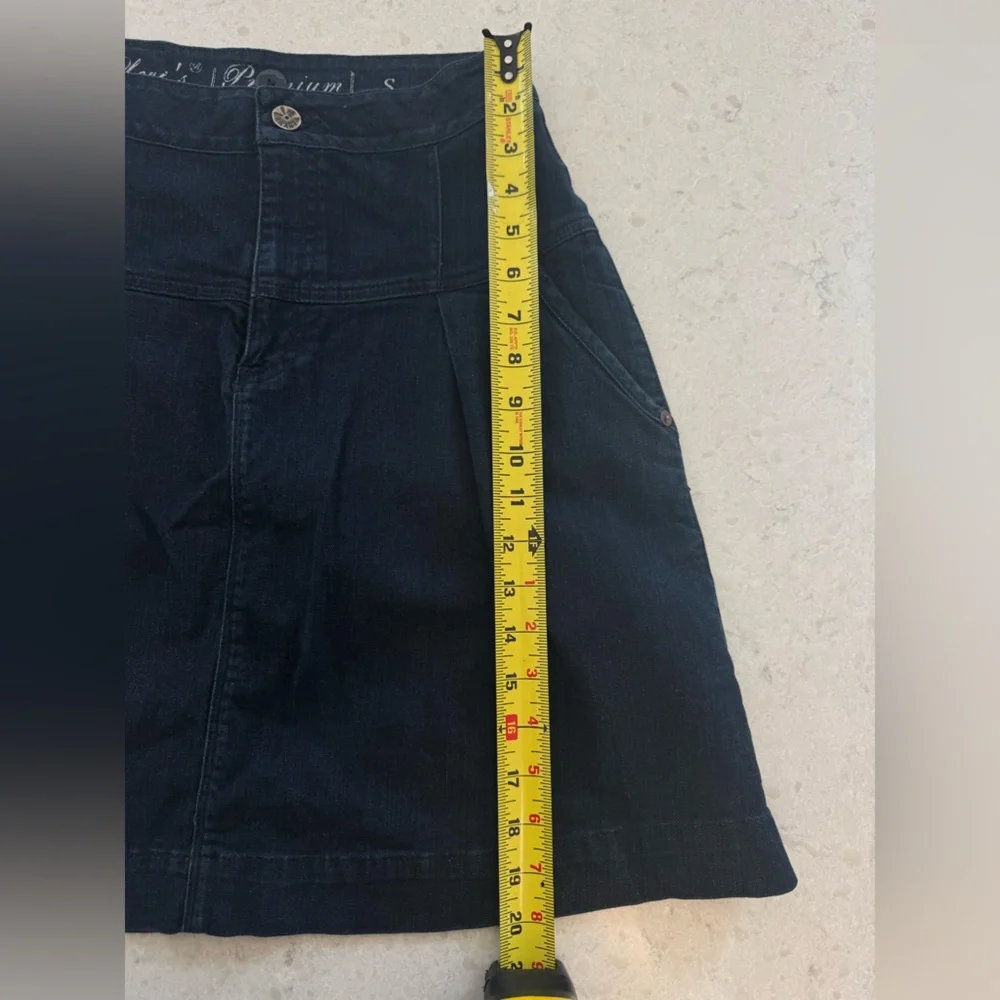 Classic Levi’s Dark Blue Denim Skirt Small